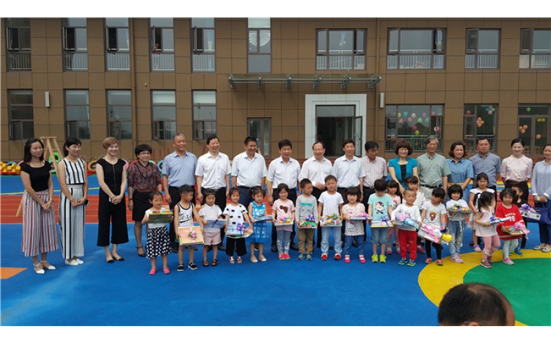 杜世源市长莅临立即博官网幼儿园六一慰问
